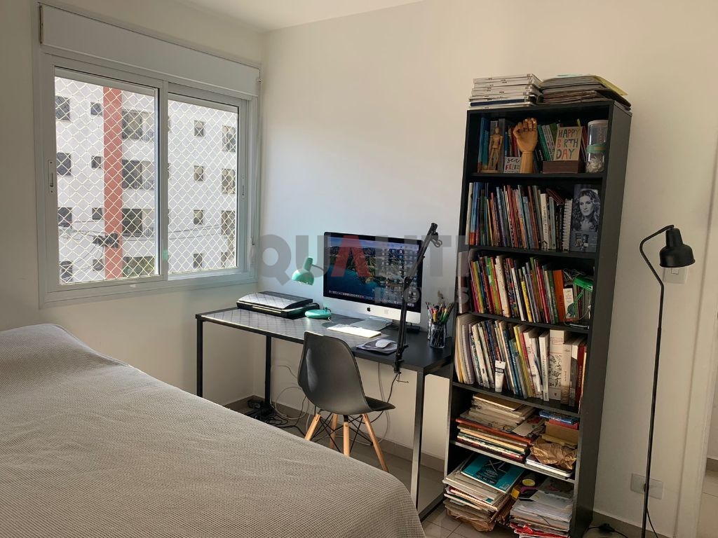 Apartamento reformado com 2 dormitórios e 1 vaga para venda na Vila Olímpia