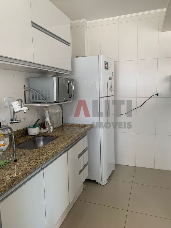 Apartamento reformado com 2 dormitórios e 1 vaga para venda na Vila Olímpia