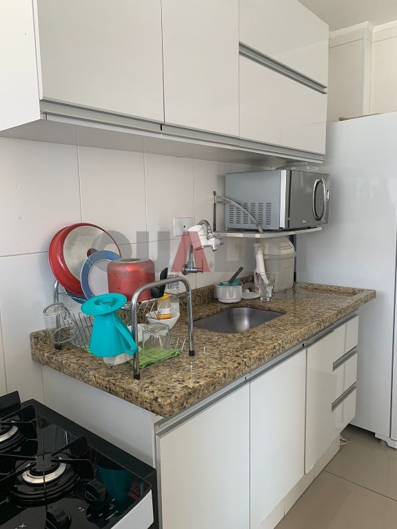 Apartamento reformado com 2 dormitórios e 1 vaga para venda na Vila Olímpia