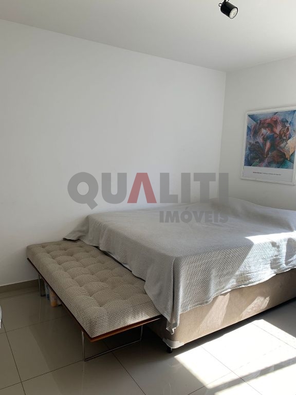 Apartamento reformado com 2 dormitórios e 1 vaga para venda na Vila Olímpia