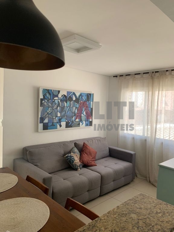 Apartamento reformado com 2 dormitórios e 1 vaga para venda na Vila Olímpia