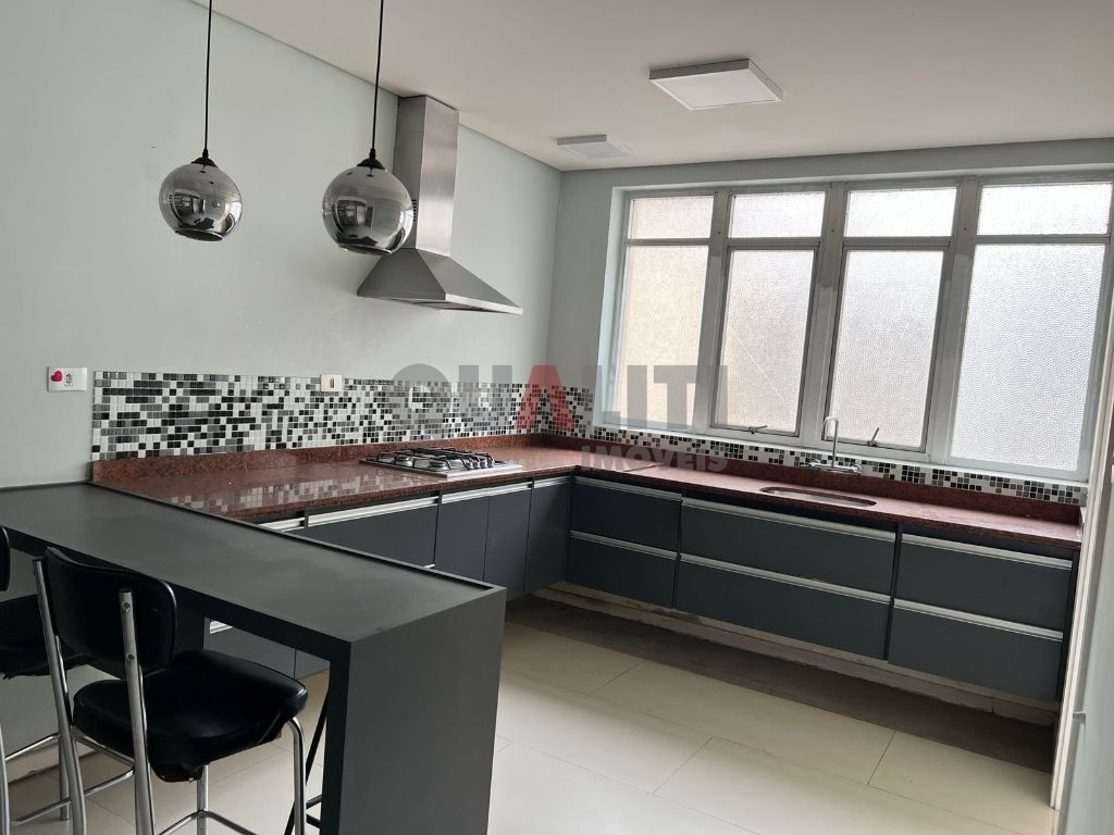 Excelente apartamento no Jardim Paulista para Venda com 251m², 3 quartos, suíte master, closet e 2 vagas de garagem.
