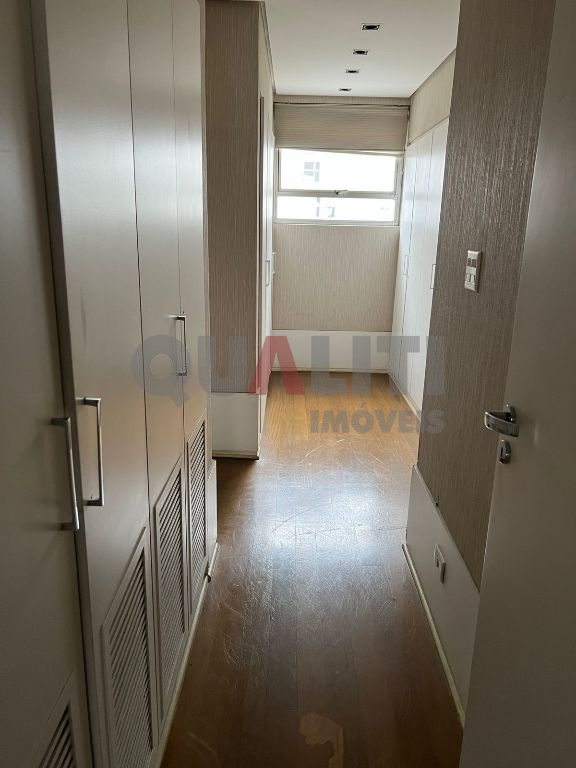 Excelente apartamento no Jardim Paulista para Venda com 251m², 3 quartos, suíte master, closet e 2 vagas de garagem.