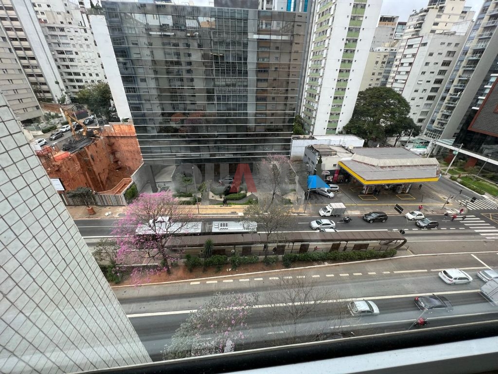 Excelente apartamento no Jardim Paulista para Venda com 251m², 3 quartos, suíte master, closet e 2 vagas de garagem.