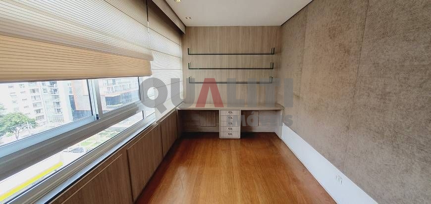 Excelente apartamento no Jardim Paulista para Venda com 251m², 3 quartos, suíte master, closet e 2 vagas de garagem.