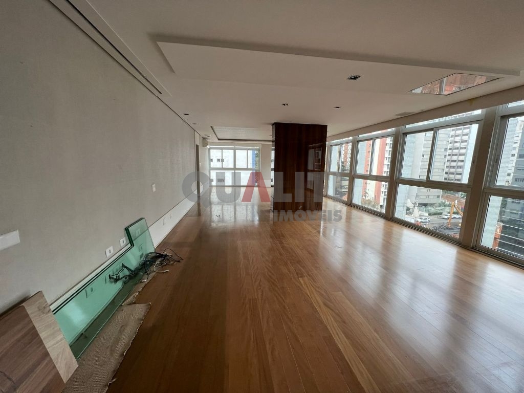 Excelente apartamento no Jardim Paulista para Venda com 251m², 3 quartos, suíte master, closet e 2 vagas de garagem.