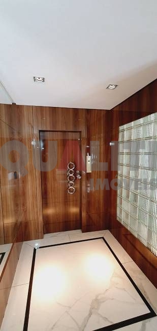 Excelente apartamento no Jardim Paulista para Venda com 251m², 3 quartos, suíte master, closet e 2 vagas de garagem.