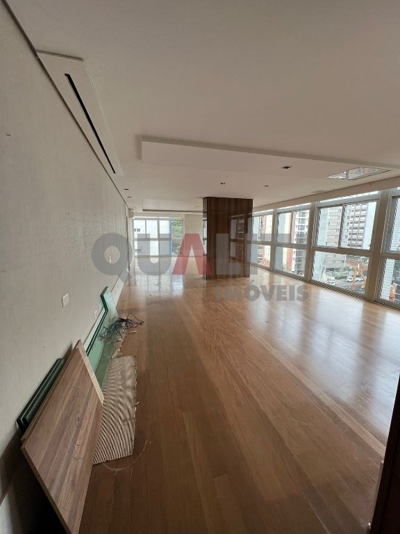 Excelente apartamento no Jardim Paulista para Venda com 251m², 3 quartos, suíte master, closet e 2 vagas de garagem.