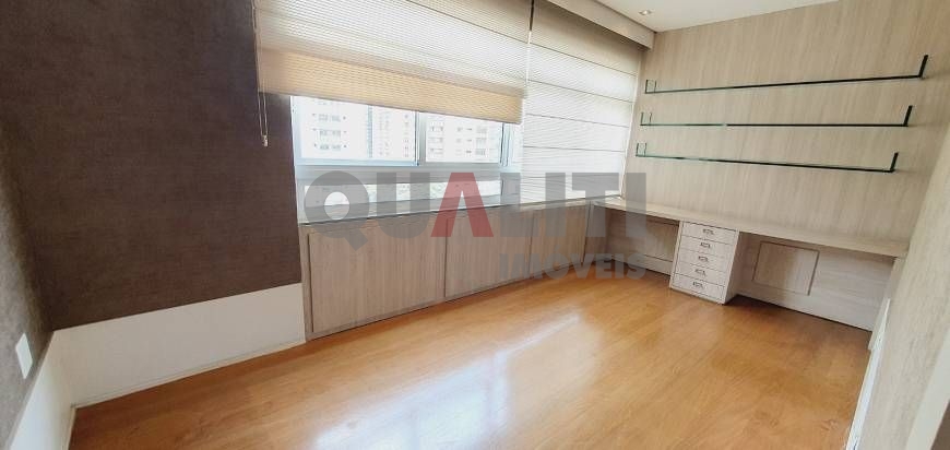 Excelente apartamento no Jardim Paulista para Venda com 251m², 3 quartos, suíte master, closet e 2 vagas de garagem.