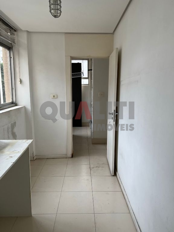 Excelente apartamento no Jardim Paulista para Venda com 251m², 3 quartos, suíte master, closet e 2 vagas de garagem.