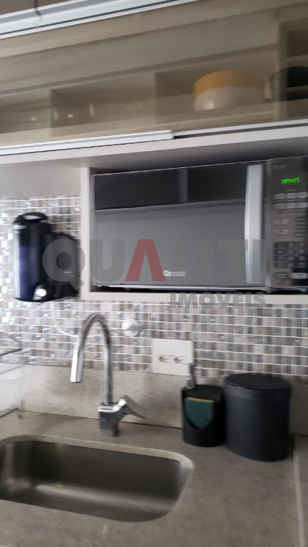 Apartamento mobiliado moderno no Brooklin Novo, com 1 dormitório, 1 vaga de garagem, depósito e lazer completo.