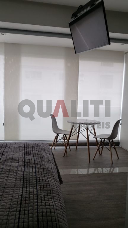 Apartamento mobiliado moderno no Brooklin Novo, com 1 dormitório, 1 vaga de garagem, depósito e lazer completo.