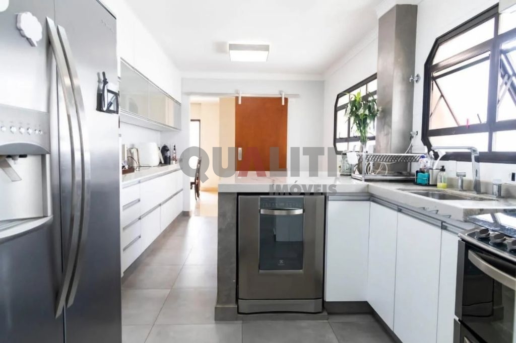 Apartamento cobertura duplex para venda de 350 m², 2 suítes, closets e 3 vagas, em Moema Índios.