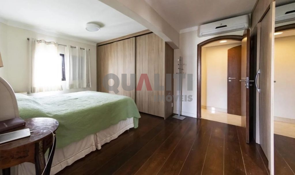 Apartamento cobertura duplex para venda de 350 m², 2 suítes, closets e 3 vagas, em Moema Índios.