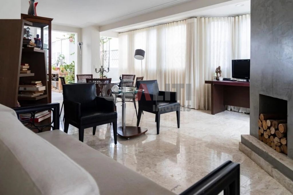 Apartamento cobertura duplex para venda de 350 m², 2 suítes, closets e 3 vagas, em Moema Índios.
