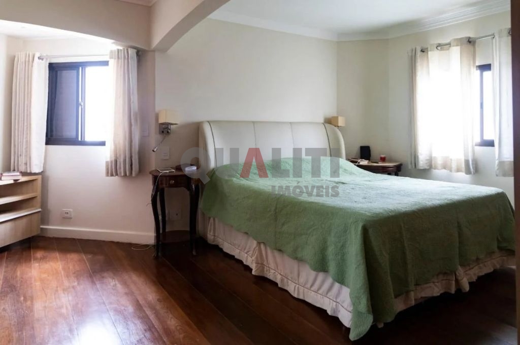 Apartamento cobertura duplex para venda de 350 m², 2 suítes, closets e 3 vagas, em Moema Índios.