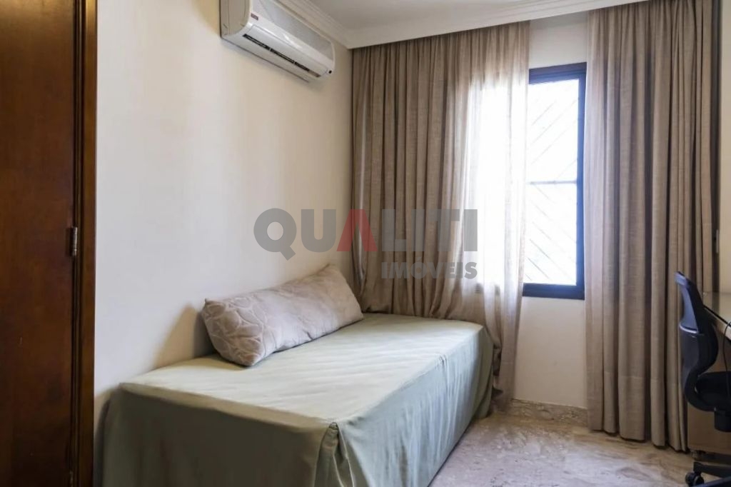 Apartamento cobertura duplex para venda de 350 m², 2 suítes, closets e 3 vagas, em Moema Índios.