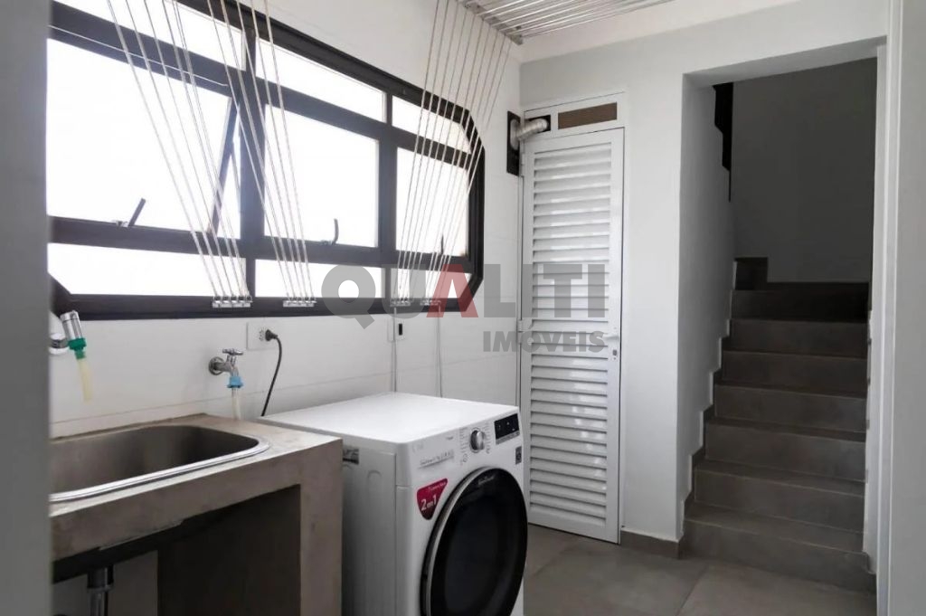 Apartamento cobertura duplex para venda de 350 m², 2 suítes, closets e 3 vagas, em Moema Índios.