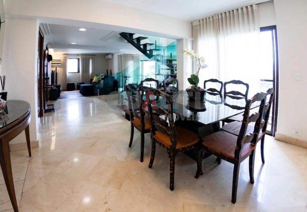 Apartamento cobertura duplex para venda de 350 m², 2 suítes, closets e 3 vagas, em Moema Índios.
