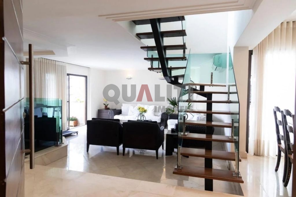 Apartamento cobertura duplex para venda de 350 m², 2 suítes, closets e 3 vagas, em Moema Índios.