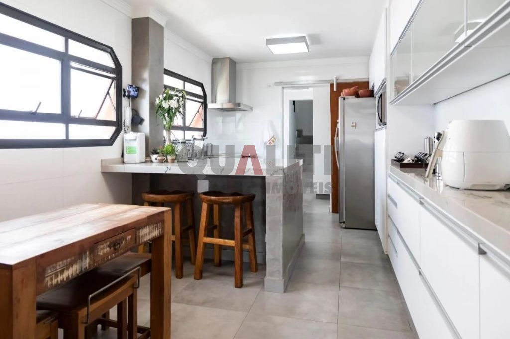 Apartamento cobertura duplex para venda de 350 m², 2 suítes, closets e 3 vagas, em Moema Índios.