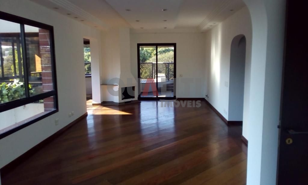 Apartamento com 280m² para Locação e Venda de alto padrão em Moema 4 quartos, 3 suítes, 4 vagas e piscina individual no apartamento.
