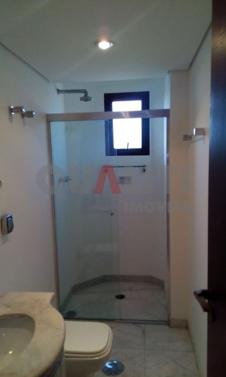 Apartamento com 280m² para Locação e Venda de alto padrão em Moema 4 quartos, 3 suítes, 4 vagas e piscina individual no apartamento.
