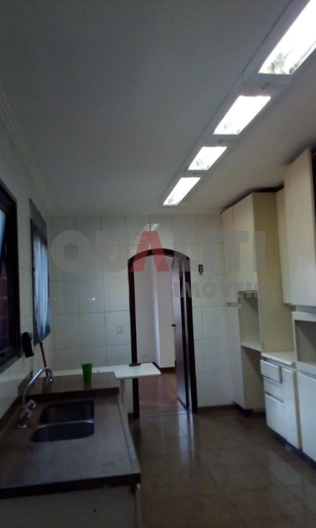 Apartamento com 280m² para Locação e Venda de alto padrão em Moema 4 quartos, 3 suítes, 4 vagas e piscina individual no apartamento.