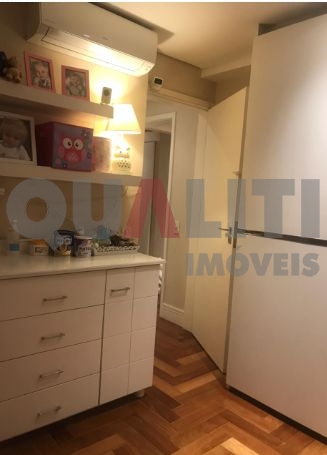 Venda de apartamento luxuoso em Moema Índios com 204 m², 4 quartos, 3 suítes, varanda gourmet e 3 vagas de garagem