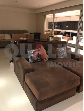 Venda de apartamento luxuoso em Moema Índios com 204 m², 4 quartos, 3 suítes, varanda gourmet e 3 vagas de garagem