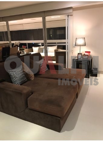 Venda de apartamento luxuoso em Moema Índios com 204 m², 4 quartos, 3 suítes, varanda gourmet e 3 vagas de garagem