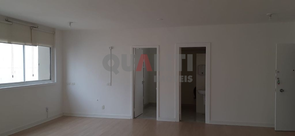 Sala Comercial à Venda, 61 m² com 1 sala grande, 2 banheiros e 1 vaga no Itaim Bibi