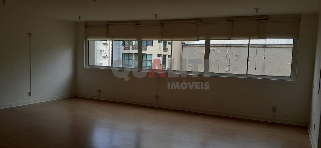 Sala Comercial à Venda, 61 m² com 1 sala grande, 2 banheiros e 1 vaga no Itaim Bibi