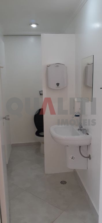 Sala Comercial à Venda, 61 m² com 1 sala grande, 2 banheiros e 1 vaga no Itaim Bibi