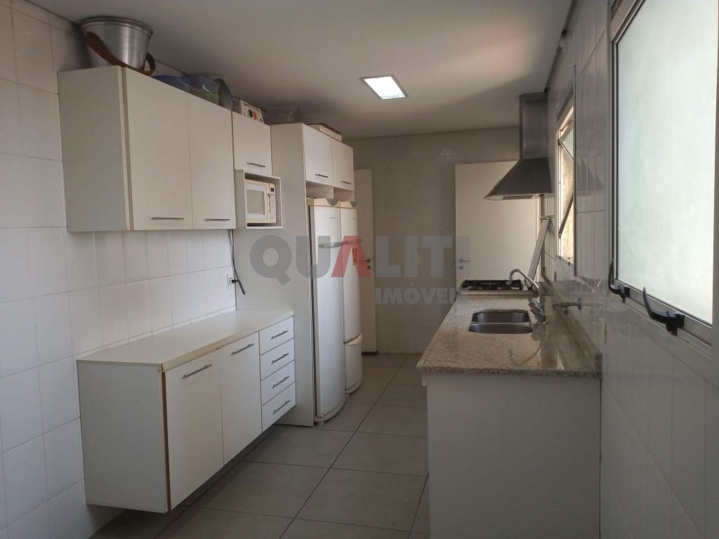 Apartamento para locação e Venda no Brooklin em Edifício Moderno com 172 m², 3 suítes, terraço, andar alto, 3 vagas e lazer completo