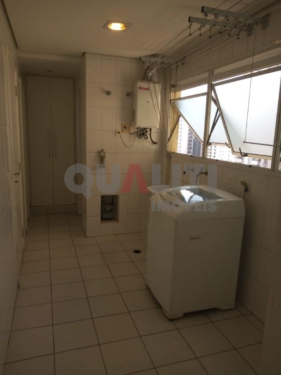 Apartamento para locação e Venda no Brooklin em Edifício Moderno com 172 m², 3 suítes, terraço, andar alto, 3 vagas e lazer completo