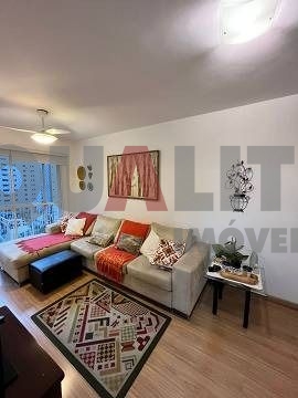 Apartamento de 1 dormitório reformado para venda em Moema próximo do Parque Ibirapuera.