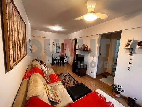 Apartamento de 1 dormitório reformado para venda em Moema próximo do Parque Ibirapuera.