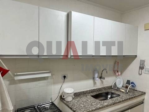 Apartamento de 1 dormitório reformado para venda em Moema próximo do Parque Ibirapuera.