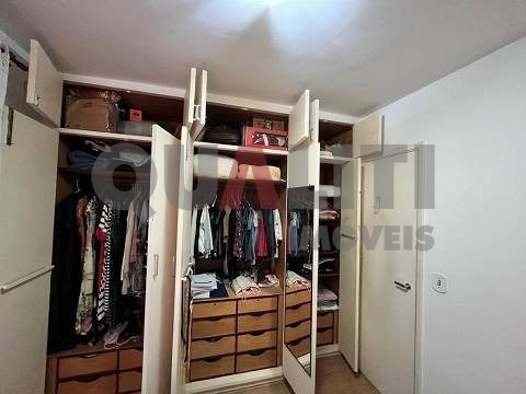 Apartamento de 1 dormitório reformado para venda em Moema próximo do Parque Ibirapuera.