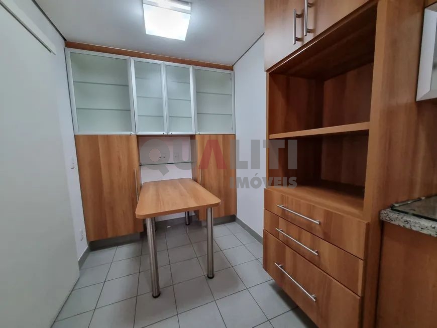 Apartamento para Locação com 137 m², 3 suítes, 3 garagens em Condomínio Luxo e Club, em Moema