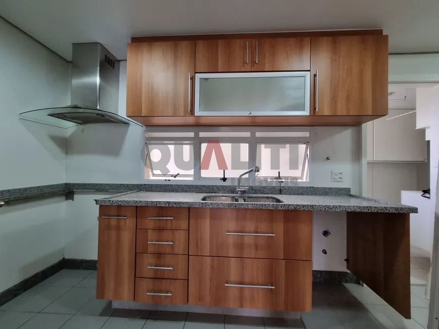 Apartamento para Locação com 137 m², 3 suítes, 3 garagens em Condomínio Luxo e Club, em Moema