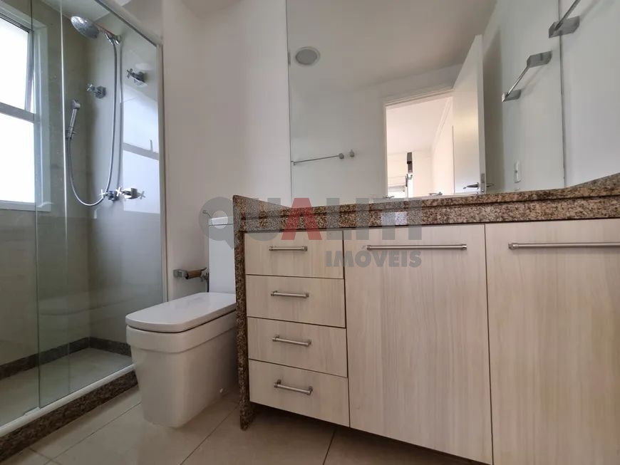 Apartamento para Locação com 137 m², 3 suítes, 3 garagens em Condomínio Luxo e Club, em Moema
