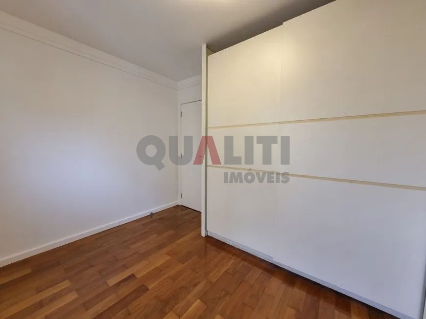 Apartamento para Locação com 137 m², 3 suítes, 3 garagens em Condomínio Luxo e Club, em Moema