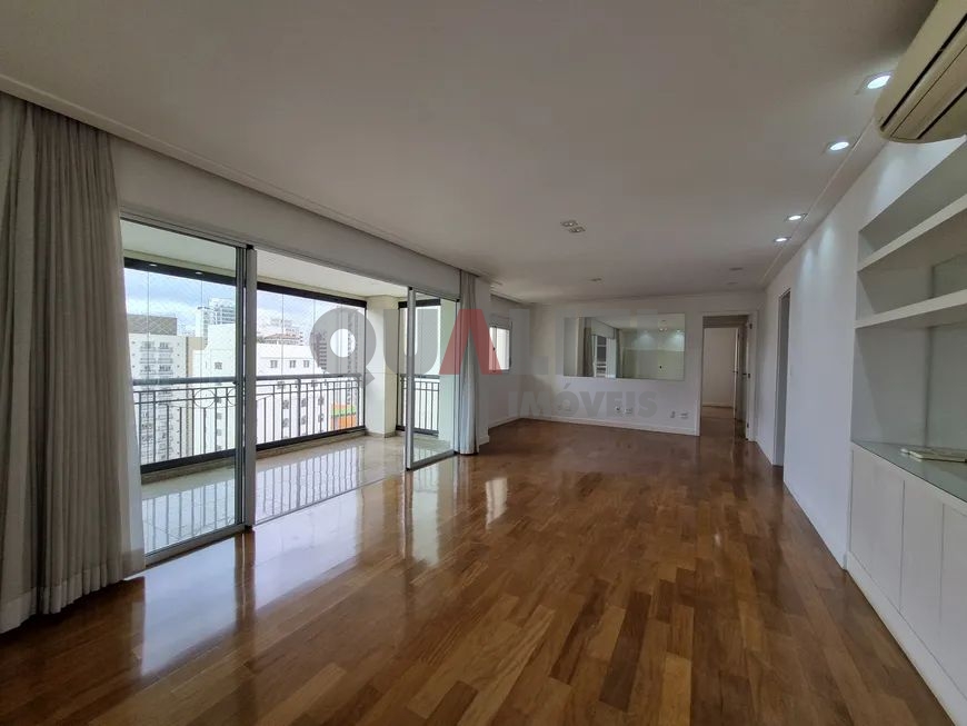 Apartamento para locação com 137 m², 3 suítes, 3 garagens em