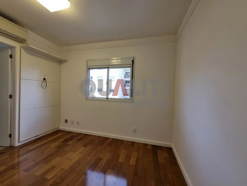 Apartamento para Locação com 137 m², 3 suítes, 3 garagens em Condomínio Luxo e Club, em Moema