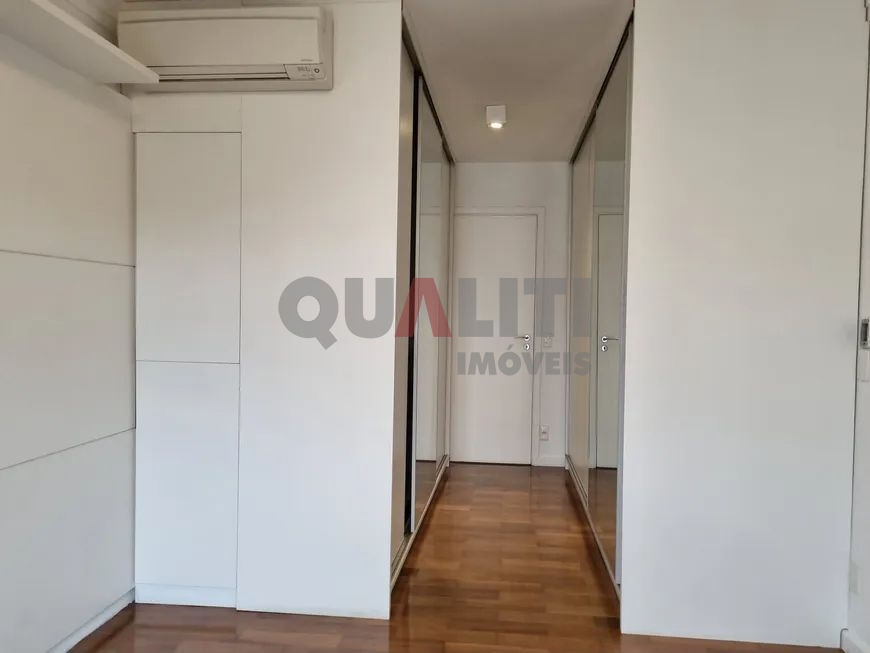 Apartamento para Locação com 137 m², 3 suítes, 3 garagens em Condomínio Luxo e Club, em Moema