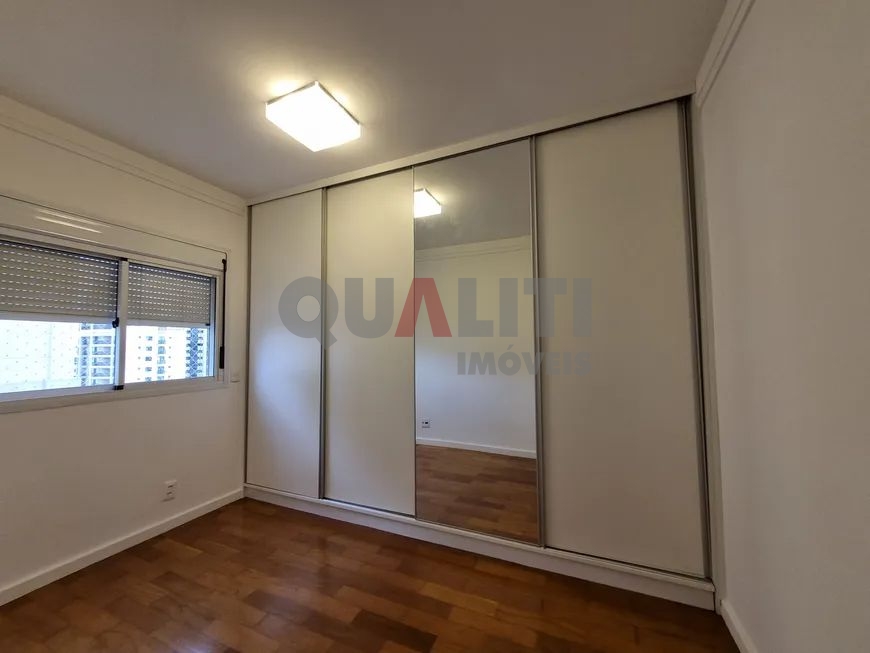 Apartamento para Locação com 137 m², 3 suítes, 3 garagens em Condomínio Luxo e Club, em Moema