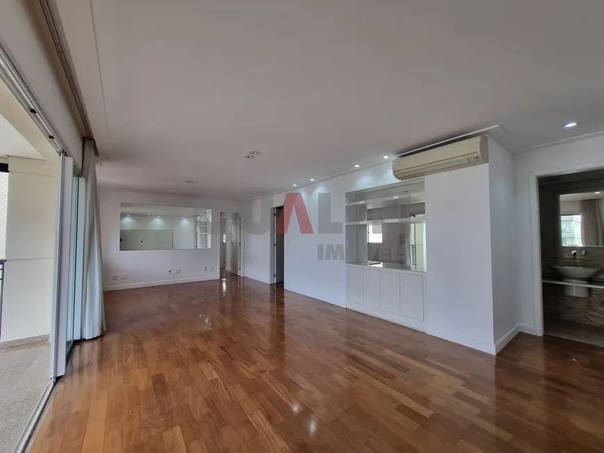 Apartamento para locação com 137 m², 3 suítes, 3 garagens em
