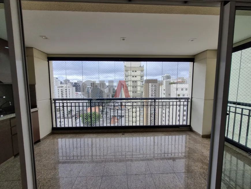 Apartamento para locação com 137 m², 3 suítes, 3 garagens em